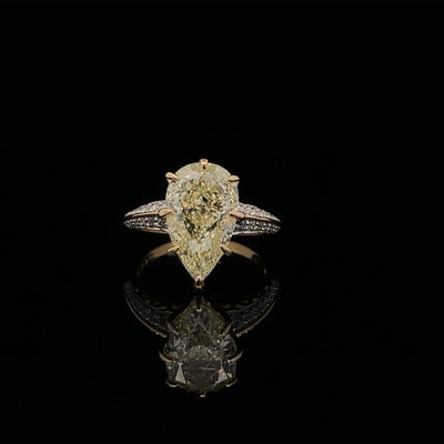 Custom Pear Shaped Diamond Ring in 18k Yellow Gold